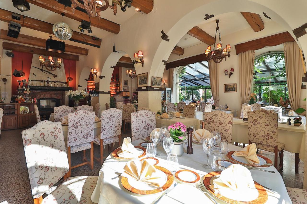 Hotel Logis Le Relais Imperial Saint-Vallier-de-Thiey Exterior foto