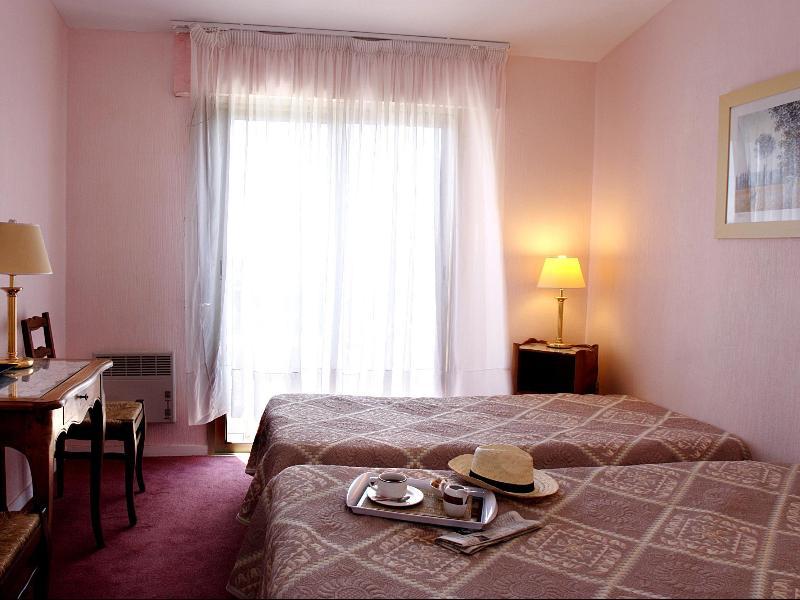 Hotel Logis Le Relais Imperial Saint-Vallier-de-Thiey Exterior foto